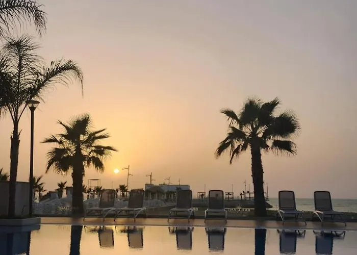 Seaside Bliss In Qerret דירה